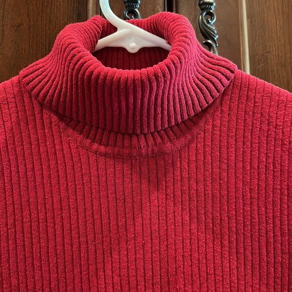 Sleeveless turtleneck - Picture 2 of 3